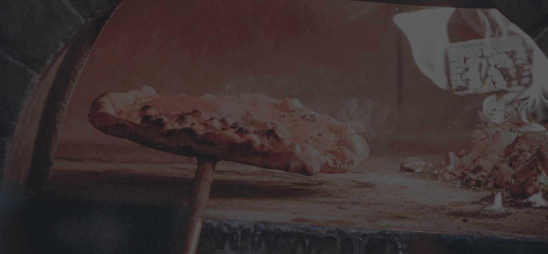 Gaudeix de les nostres pizzes cuites al forn de llenya